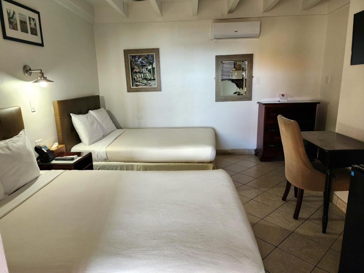 Altamont West Hotel Бухта Монтего Экстерьер фото